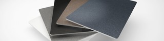 Aluminiowe płyty kompozytowe PREFABOND już teraz dostępne w pięciu popularnych kolorach z powłoką w jakości P.10: antracyt, czarny, biały-prefa, orzechowy i grafitowy.