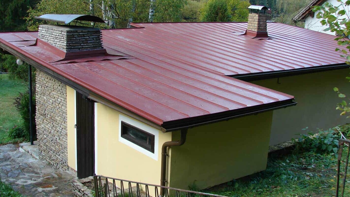 Dach altany po modernizacji z blachą Prefalz firmy PREFA