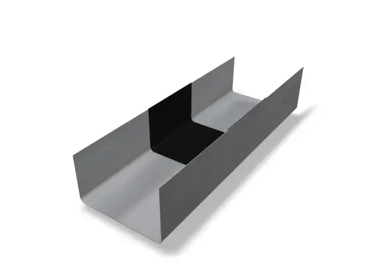 Zdjęcie przedstawia szarą dylatację rynny prostokątnej PREFA bez wałka i przysłony, wykonaną z wytrzymałego aluminium. Ten element łączący służy do dokładnego przedłużenia rynien prostokątnych i zapewnia szczelne, niezawodne odwodnienie dachu. Dylatacja rynny prostokątnej jest dostępna w rozmiarach rynny 250, 333 i 400.