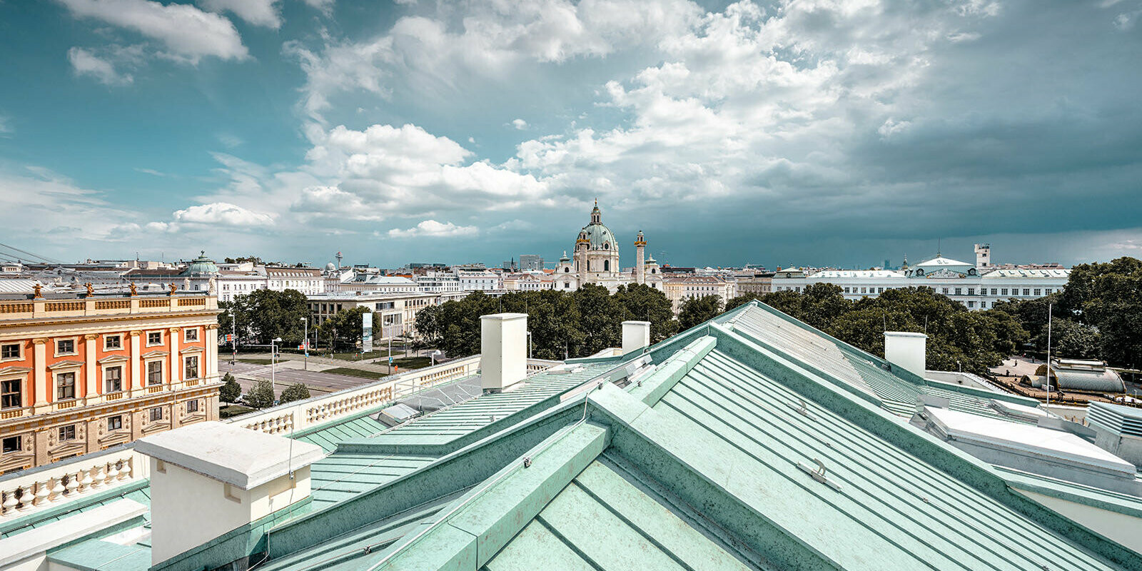 Blick über das Dach des Künstlerhaus Wien am Wiener Karlsplatz.