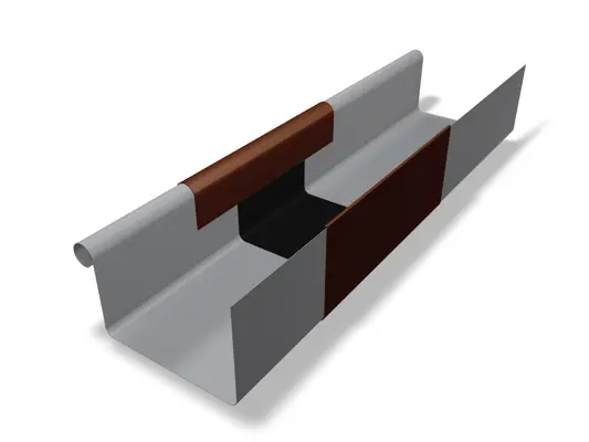 Na zdjęciu dylatacja rynny prostokątnej PREFA z wałkiem i przysłoną w kolorze szaro-brązowym, wykonana z wysokiej jakości aluminium. Element łączący służy do przedłużania rynien prostokątnych i zapewnia szczelne, trwałe i estetyczne połączenie w systemie odprowadzania wody z dachu. Dylatacja rynny jest dostępna w rozmiarach 280, 333 i 400.