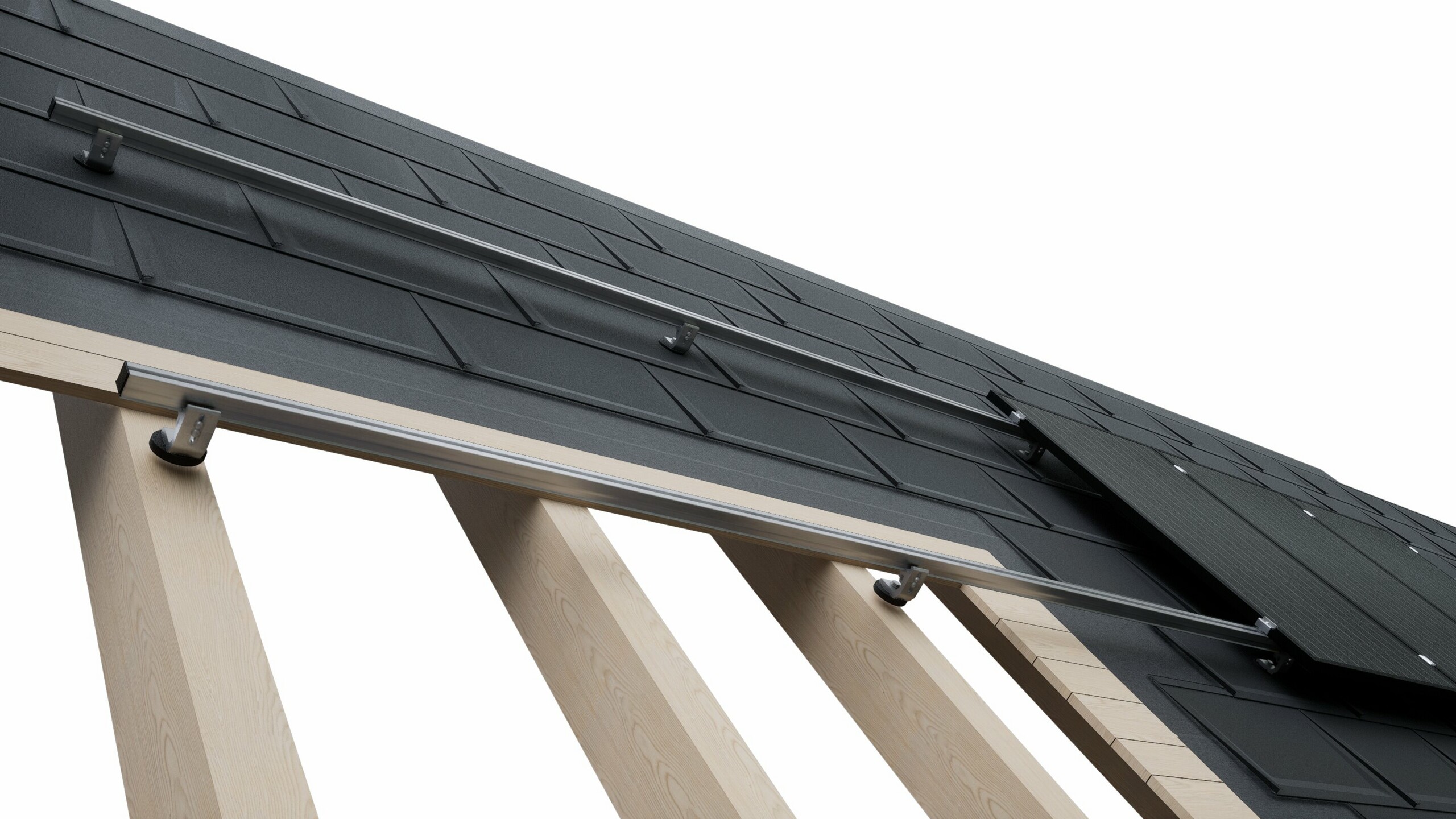 Ilustracja przedstawia schematyczną budowę systemu PREVARIO do montażu modułów solarnych na systemach dachowych PREFA. Poszczególne punkty mocowania znajdują się bezpośrednio na co drugiej krokwi i przebiegają przez powierzchnię dachu. Płyty dachowe PREFA R.16 montuje się na pełnym poszyciu. Do niego mocuje się solidne szyny aluminiowe, które tworzą konstrukcję nośną dla modułów fotowoltaicznych, które następnie można łatwo zainstalować. Dzięki solidnemu systemowi mocowania modułów solarnych można zmniejszyć o połowę liczbę wymaganych punktów mocowania przy zachowaniu tej samej stabilności.