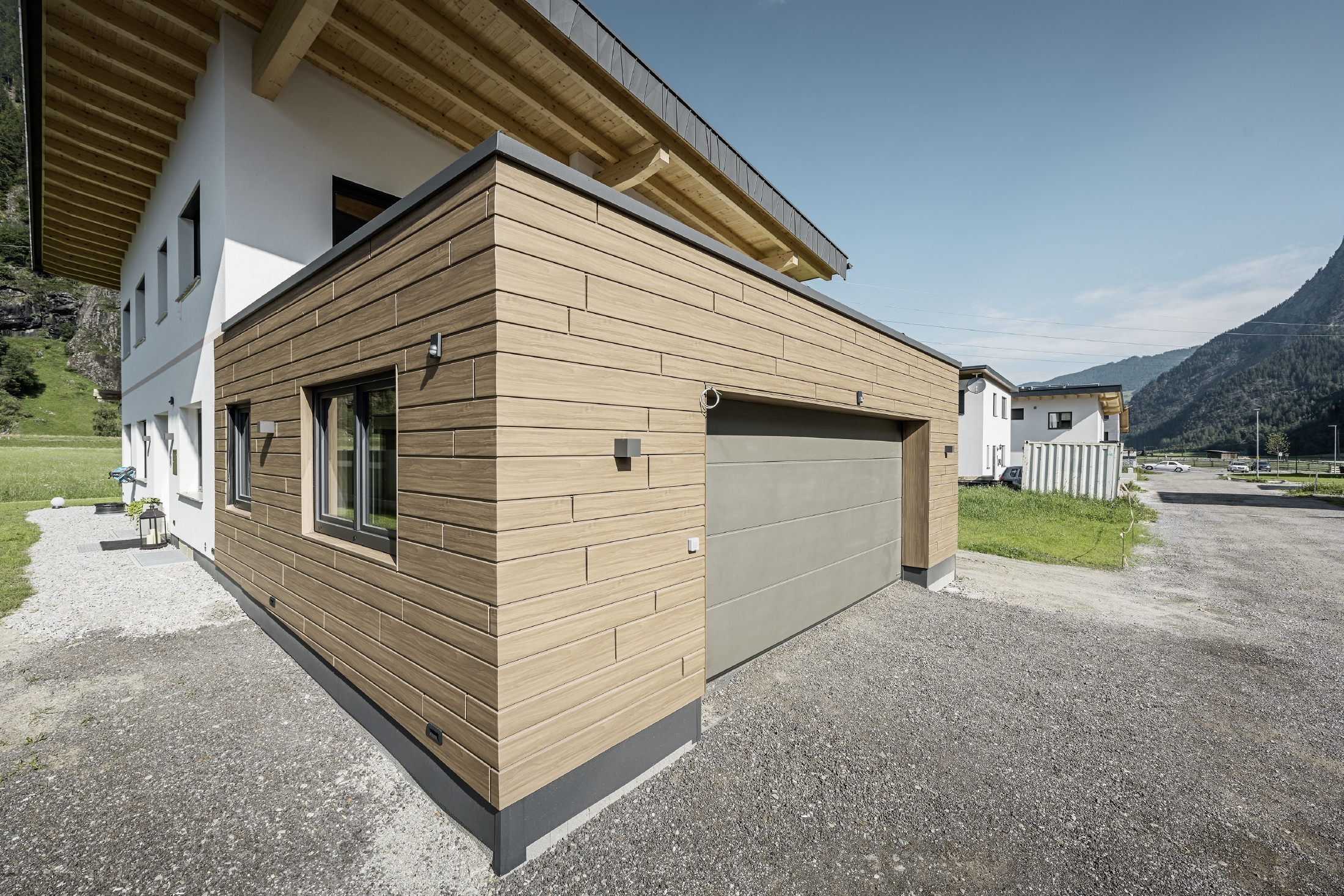 Obiekty referencyjne PREFA Systemy elewacyjne Siding 38 orzech brązowy