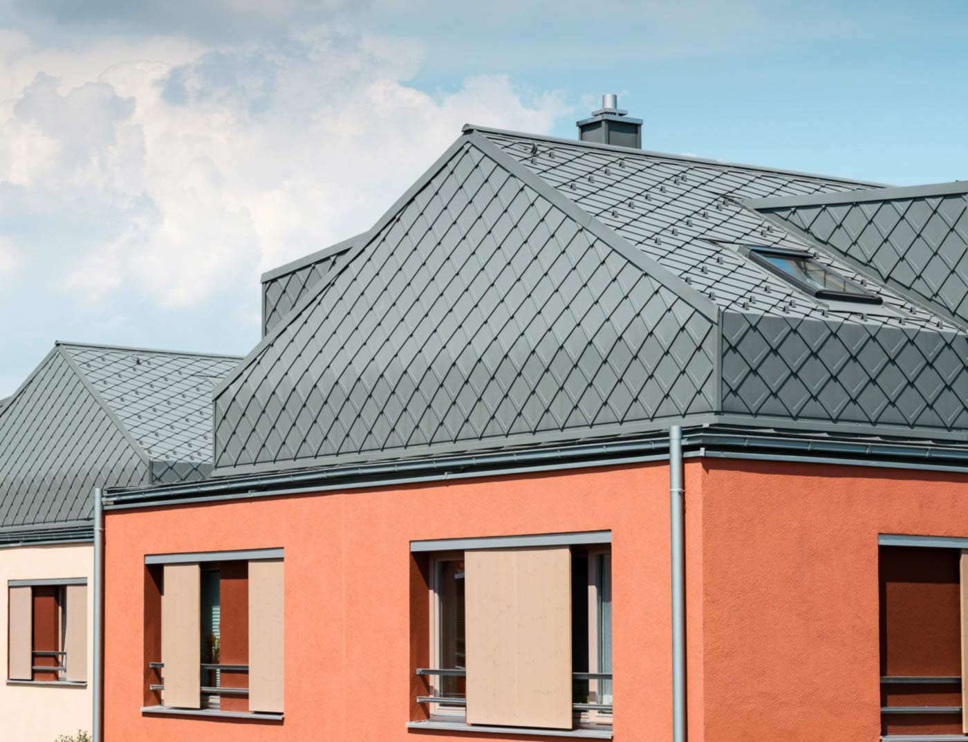 Obiekty referencyjne PREFA Systemy dachowe Dachówka romb 29x29 07 P.10 jasnoszary