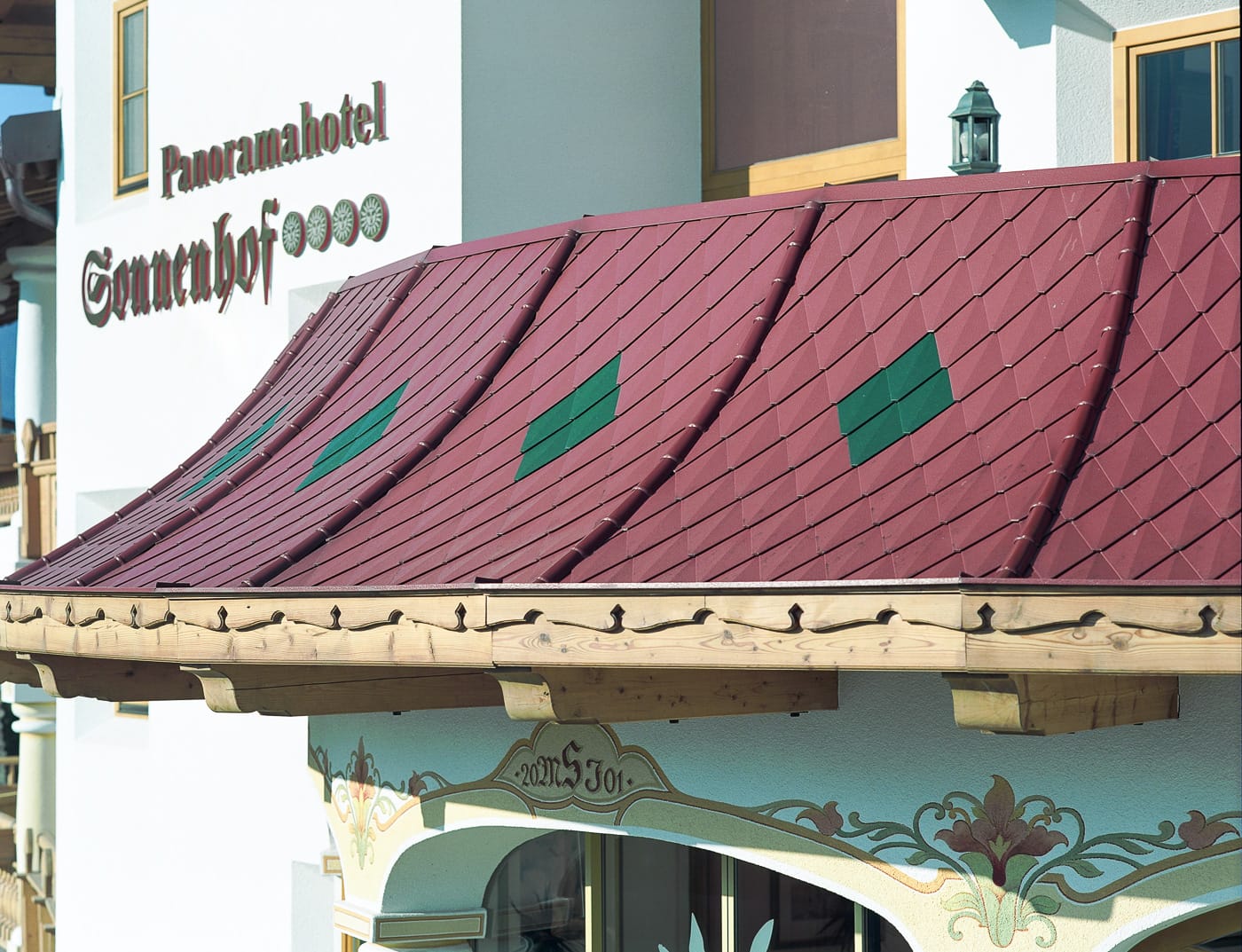 Obiekty referencyjne PREFA Systemy dachowe Małe dachówki romb 05 P.10 czerwony