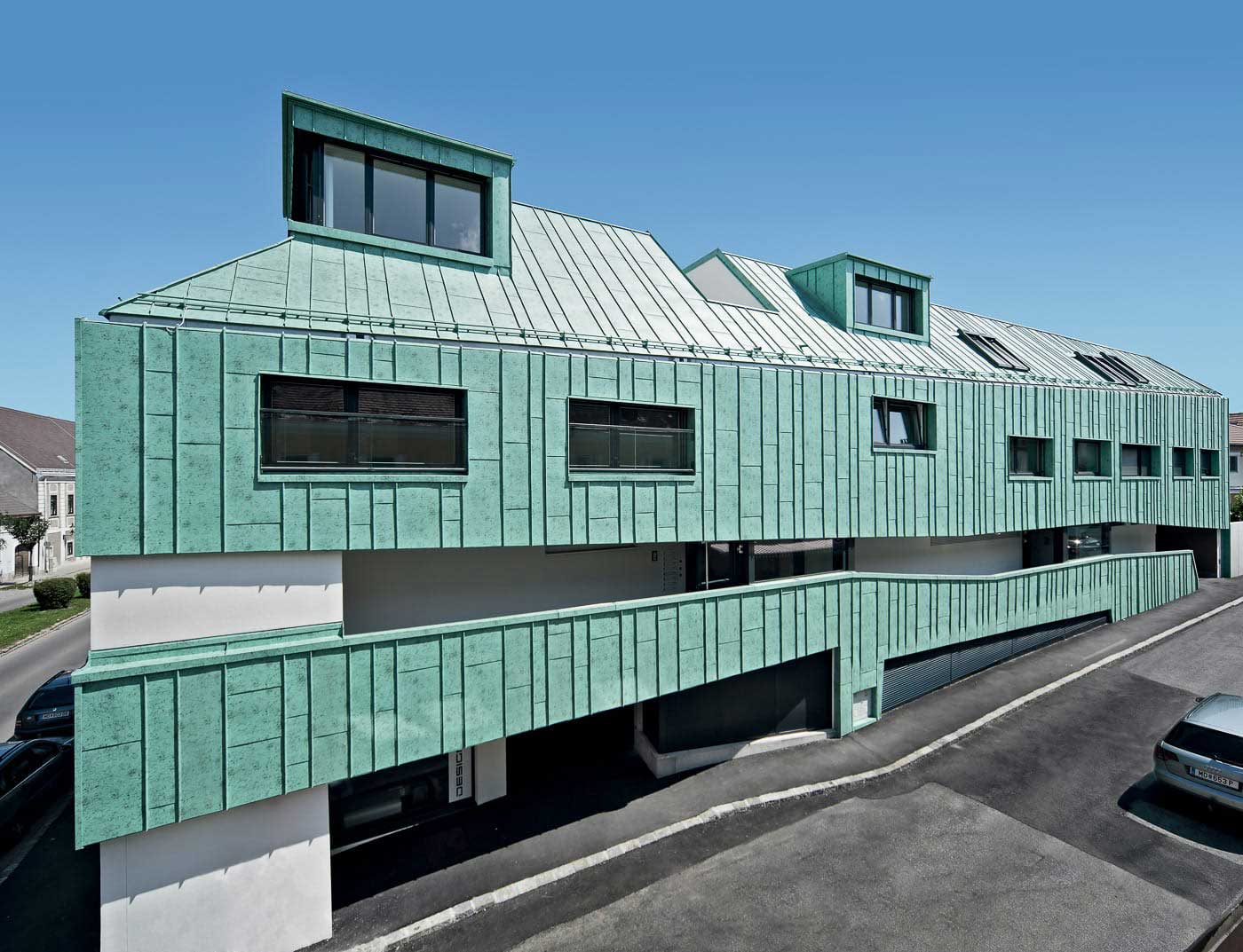 Obiekty referencyjne PREFA Systemy elewacyjne System fasadowy Prefalz® 46 P.10 zielona patyna