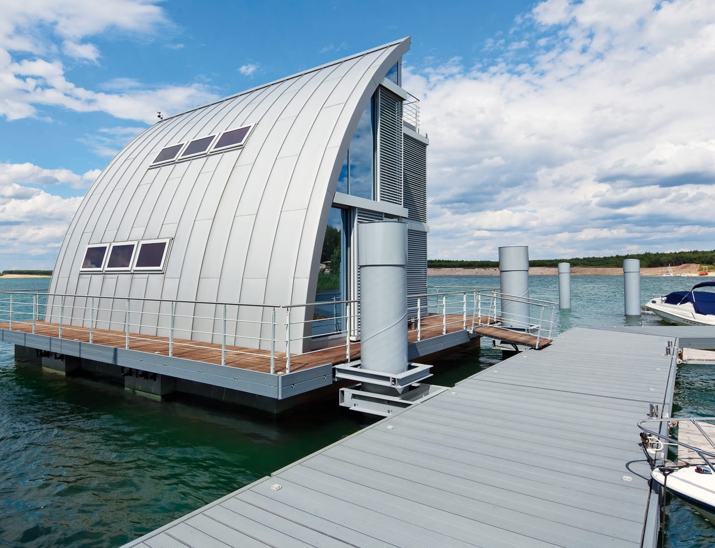 Obiekty referencyjne PREFA Systemy elewacyjne System fasadowy Prefalz® 12 srebrny metalik