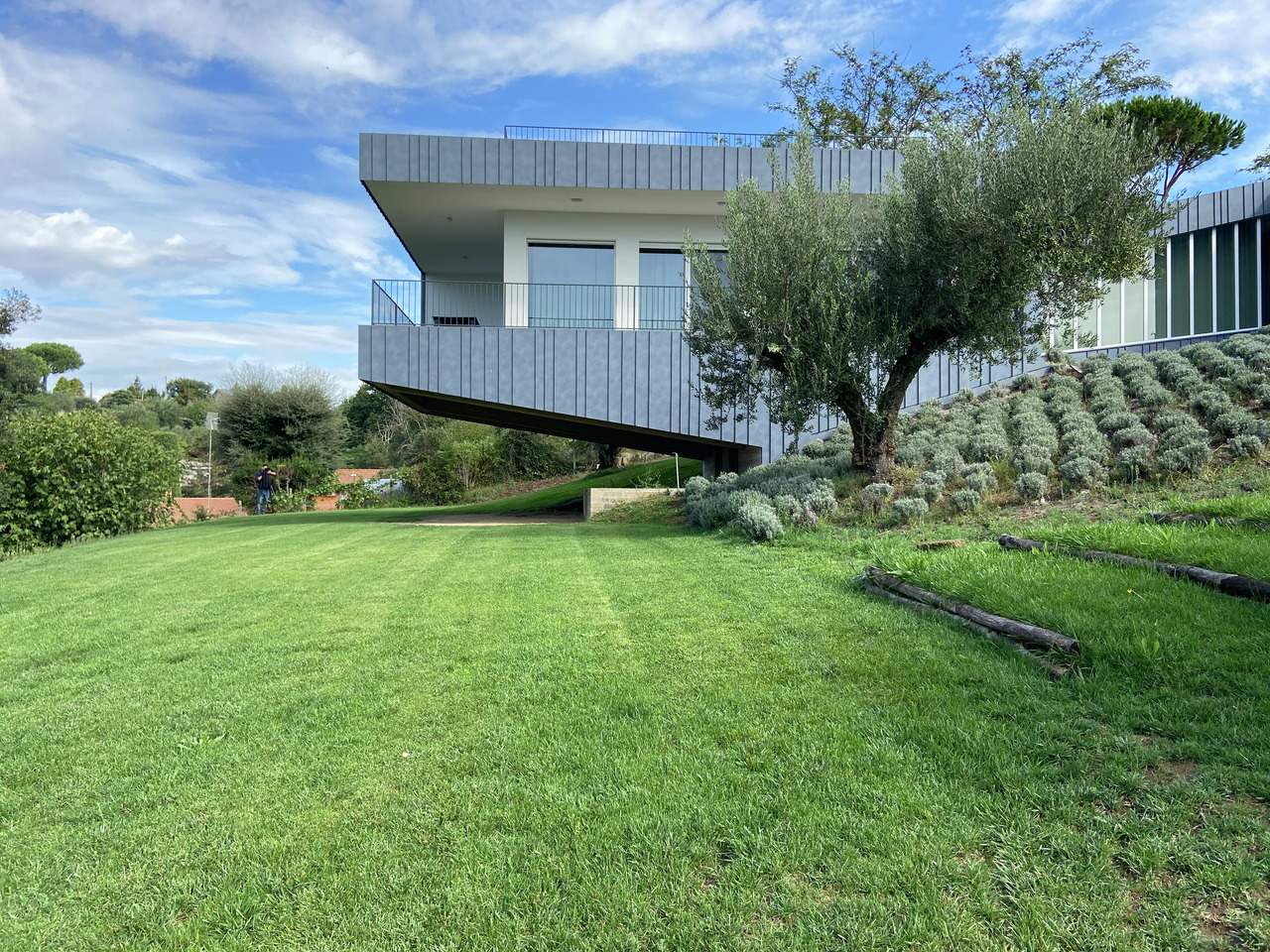 Obiekty referencyjne PREFA Systemy elewacyjne System fasadowy Prefalz® 43 P.10 szary kamienny